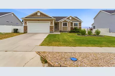 942 S 1050 W, Tooele, UT 84074 - Photo 2