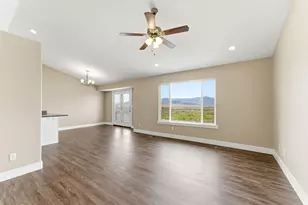 942 S 1050 W, Tooele, UT 84074 - Photo 8