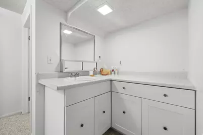 1750 E Crescent View Dr Dr, Sandy, UT 84092 - Photo 22