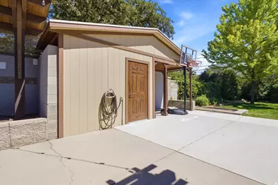2018 E Twin View Dr S, Millcreek, UT 84109 - Photo 32