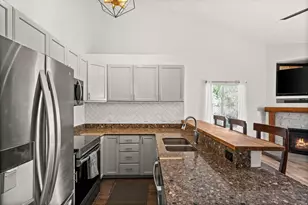 9229 S Jefferson Cv W, Sandy, UT 84070 - Photo 8