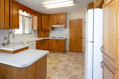 5921 S 200 E, Murray, UT 84107 - Photo 4