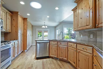 1376 W Jordan Hills Dr, South Jordan, UT 84095 - Photo 18