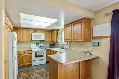 5045 S 2500 W, Roy, UT 84067 - Photo 4