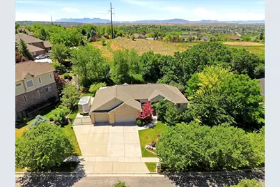 1561 E Lakeview Way S, Ogden, UT 84403 - Photo 4