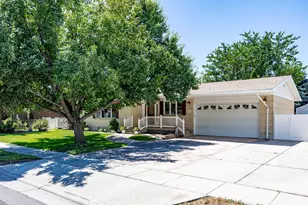 9542 S David St, Sandy, UT 84070 - Photo 2
