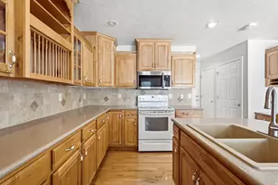12758 S Marks Way W, Riverton, UT 84065 - Photo 16