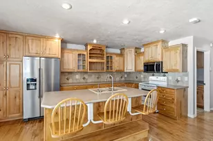 12758 S Marks Way W, Riverton, UT 84065 - Photo 4