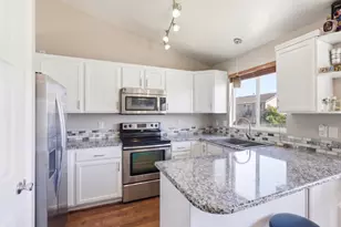 2881 W 2075 S, Syracuse, UT 84075 - Photo 6