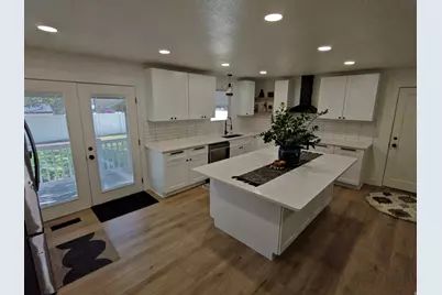 17 E Monticello Dr, Kaysville, UT 84037 - Photo 2