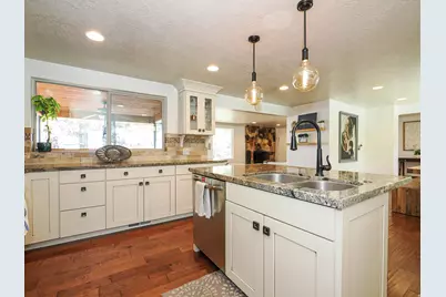 2425 E Cinnabar Ln, Cottonwood Heights, UT 84121 - Photo 22