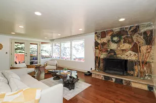 2425 E Cinnabar Ln, Cottonwood Heights, UT 84121 - Photo 16