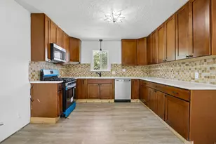 13235 S 2120 W, Riverton, UT 84065 - Photo 2