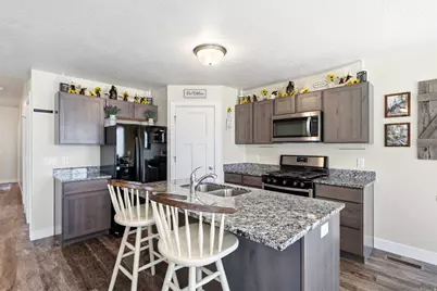 1121 W Honeycomb Dr, Grantsville, UT 84029 - Photo 2