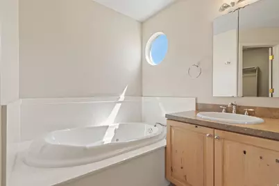 2091 W 2060 S, Syracuse, UT 84075 - Photo 24