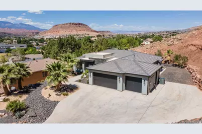 2095 S Franklin Dr, Washington, UT 84780 - Photo 2