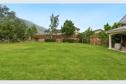 672 E Perry Holow Dr, Mapleton, UT 84664 - Photo 106