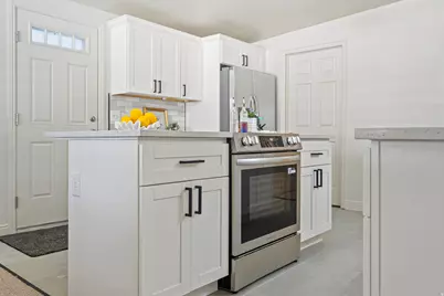 1146 E 5645 S, Murray, UT 84121 - Photo 8