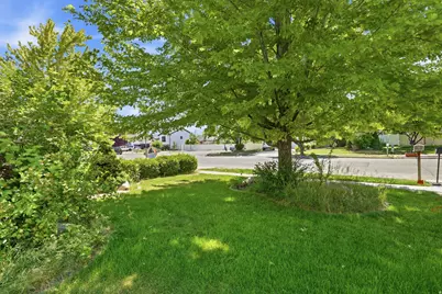 2014 N 2475 W, Clinton, UT 84015 - Photo 24
