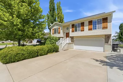 2014 N 2475 W, Clinton, UT 84015 - Photo 2