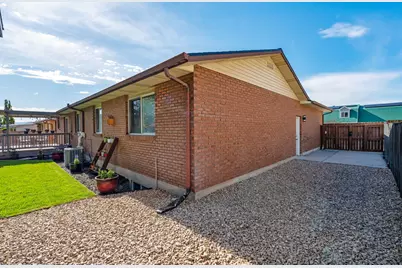 1380 Eastpoint Dr, Sandy, UT 84092 - Photo 22