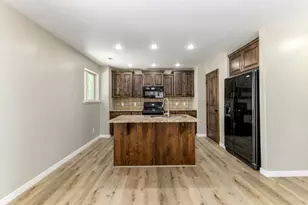 1831 S Meadow Marsh Dr E, Lehi, UT 84043 - Photo 10