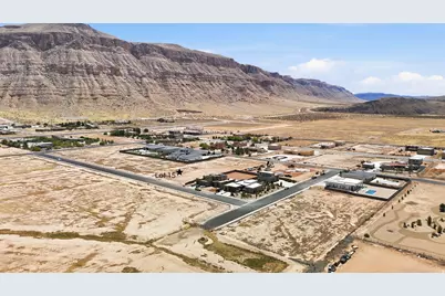 1297 W 4300 S #15, Hurricane, UT 84737 - Photo 16