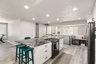 10446 S Weeping Willow Dr, Sandy, UT 84070 - Photo 12