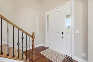 757 W Mare Cir, Kaysville, UT 84037 - Photo 2