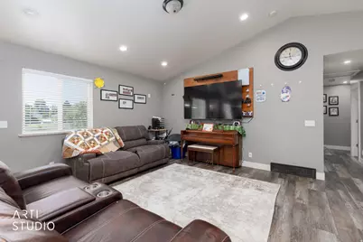54 W 300 N, Smithfield, UT 84335 - Photo 8