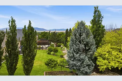 563 N Peregrine Cv, Layton, UT 84040 - Photo 4