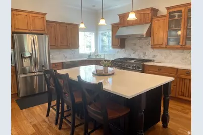 563 N Peregrine Cv, Layton, UT 84040 - Photo 2