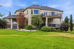 563 N Peregrine Cv, Layton, UT 84040 - Photo 2
