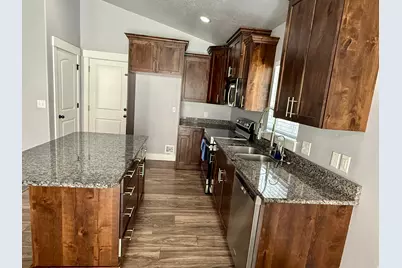 7081 N Hollow View Ct, Eagle Mountain, UT 84005 - Photo 6