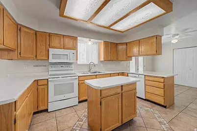 5427 W 4100 S, West Valley, UT 84120 - Photo 8