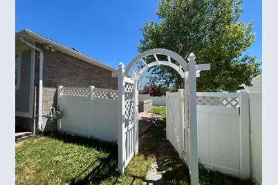 12171 S Laurel Chase Dr W, Riverton, UT 84065 - Photo 24