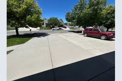 12171 S Laurel Chase Dr W, Riverton, UT 84065 - Photo 6