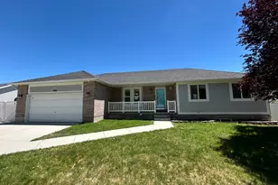 12171 S Laurel Chase Dr W, Riverton, UT 84065 - Photo 1