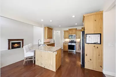 2389 S Prairie View Dr W, Eagle Mountain, UT 84005 - Photo 8