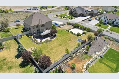 2389 S Prairie View Dr W, Eagle Mountain, UT 84005 - Photo 52