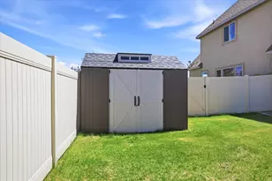 2389 S Prairie View Dr W, Eagle Mountain, UT 84005 - Photo 44