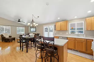 8462 S Oak Farm Dr W, West Jordan, UT 84081 - Photo 2