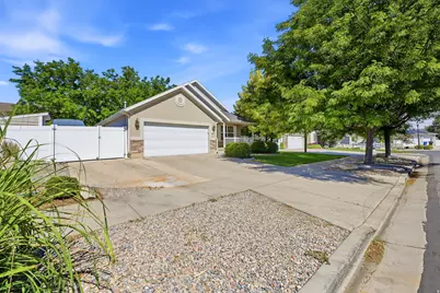 8462 S Oak Farm Dr W, West Jordan, UT 84081 - Photo 12