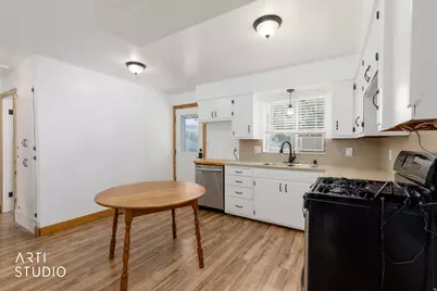5134 S 300 W, Washington Terrace, UT 84405 - Photo 8