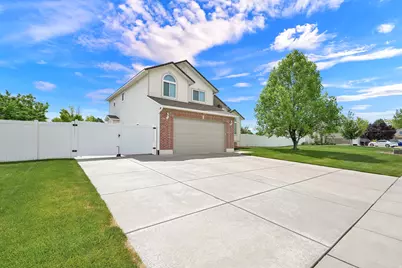 2334 N 2350 W, Clinton, UT 84015 - Photo 2