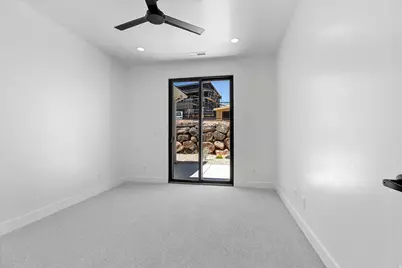 1043 N Falcon Vw, Hurricane, UT 84737 - Photo 16