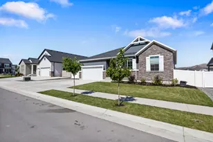 5420 N Cliffrose Dr, Eagle Mountain, UT 84005 - Photo 4