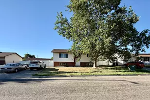 669 W 725 N, Clearfield, UT 84015 - Photo 2