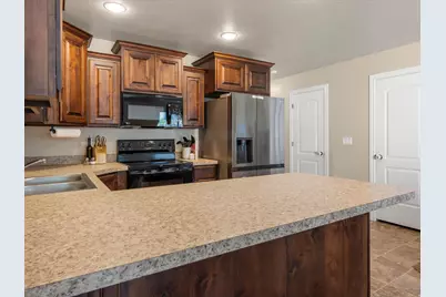 1819 E Whitetail Way #134, Layton, UT 84040 - Photo 4
