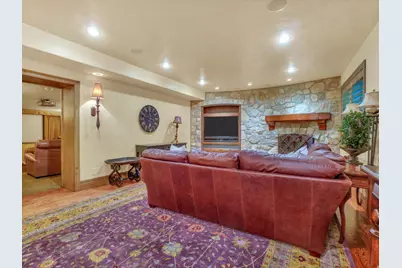 8283 S Bavarian Ct E, Cottonwood Heights, UT 84093 - Photo 36